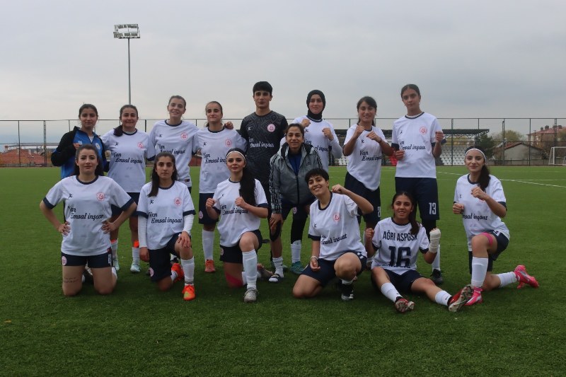 Kızlarımız Fark Yedi! (1)