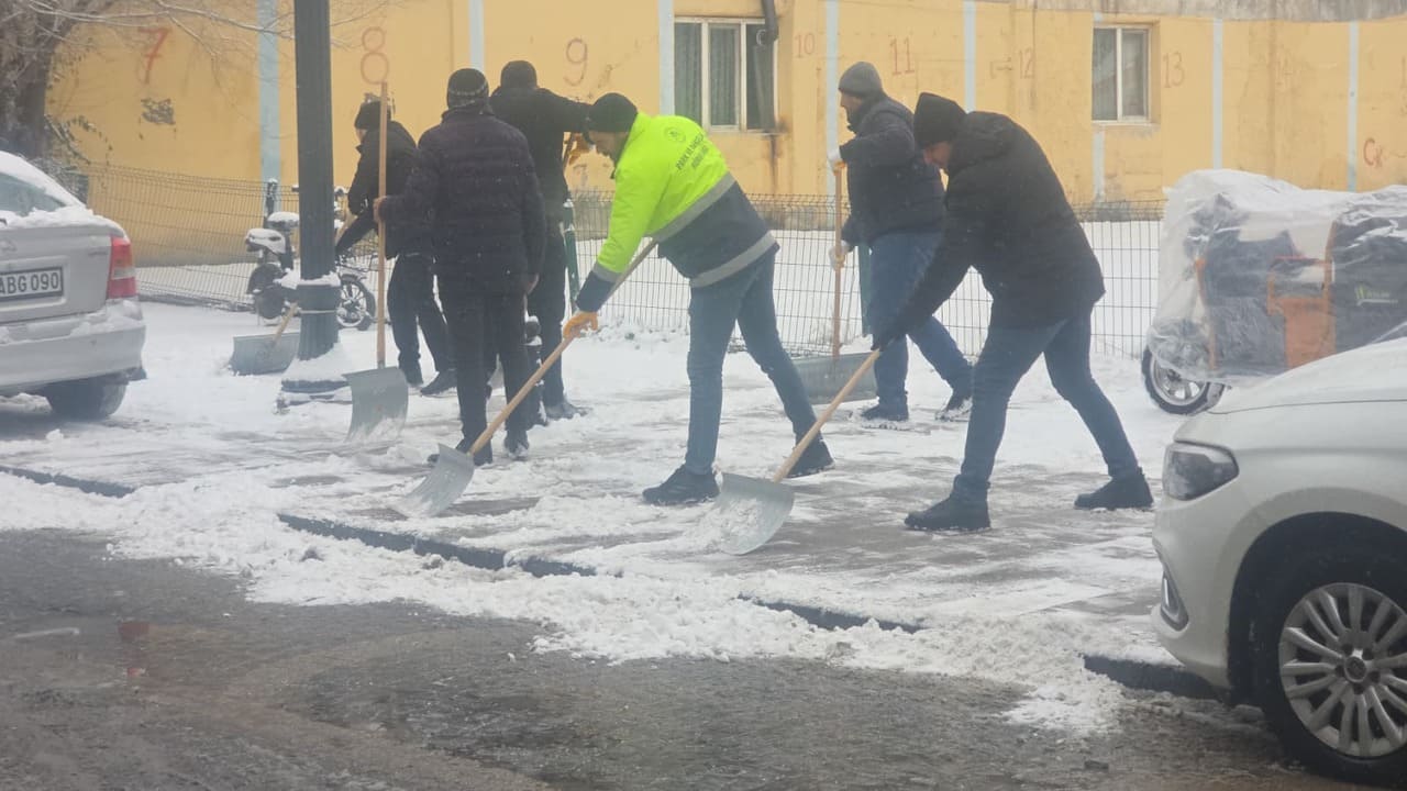 Kar Küreme Çalışması 1