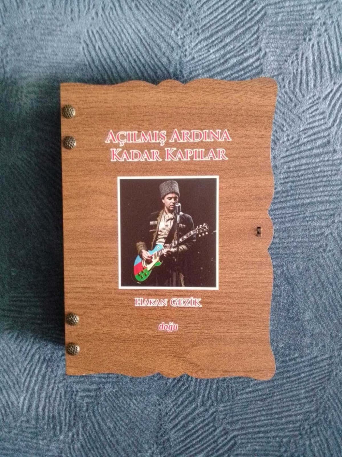 Açılmış Ardına Kadar Kapılar