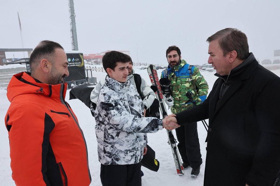 Ergan’da Yarıyıl Coşkusu Pistlerde Renkli Anlar, Zirvede Yoğun İlgi (2) 1079X720