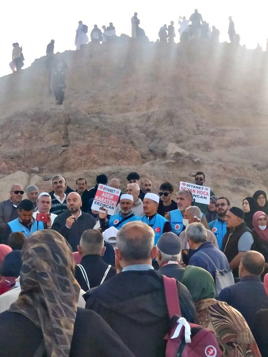 Erzincanlı Umreciler Uhud’da Buluştu Asr I Saadet’in İzinde Duygu Dolu Anlar (2) 540X720
