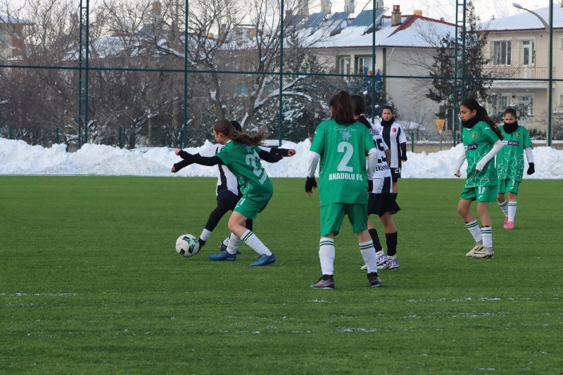 Kızlarımız Dibe Demirledi (1) 800X533