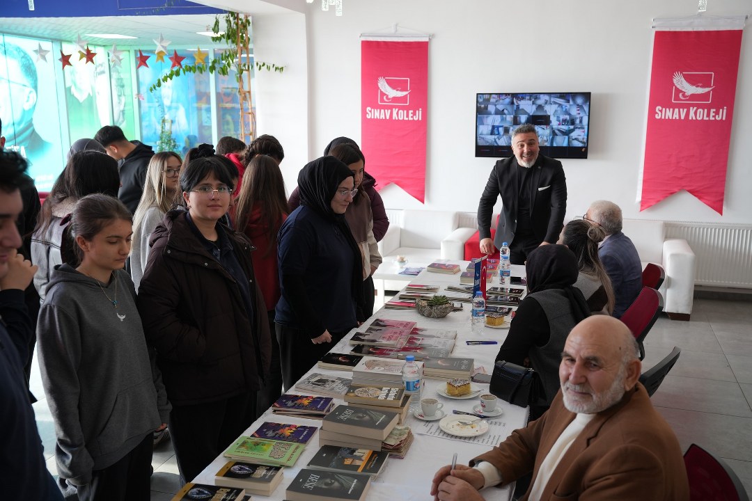 Sınav Koleji’nde Edebiyat Rüzgârı Yazarlar Söyleşide Öğrencilerle Buluştu (5) 1080X720