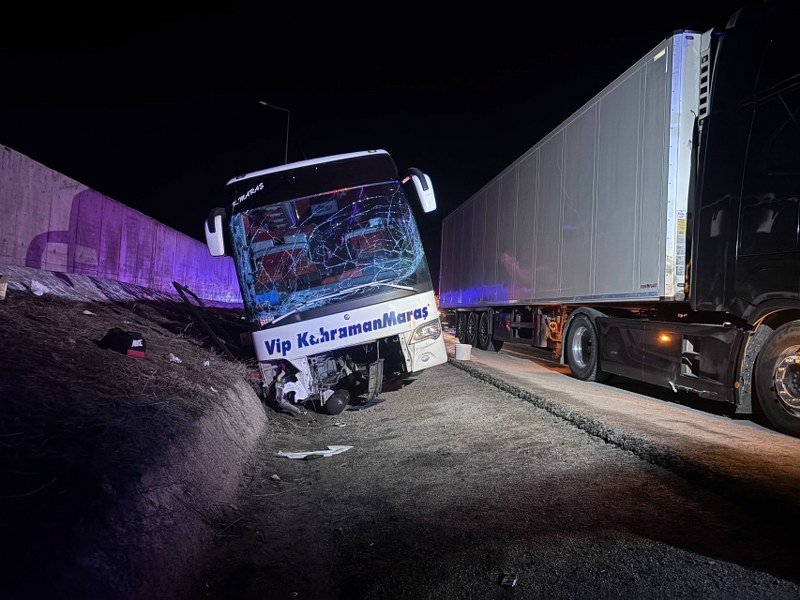 Sakaltutan’da Korkutan Otobüs Kazası: Facianın Eşiğinden Dönüldü (VİDEO)