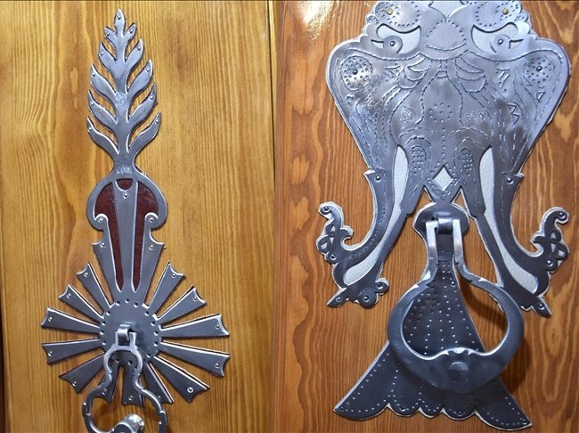 Kapının Dili Olsa: Eğin’in Sırrı Sesinde Saklı Tokmakları!