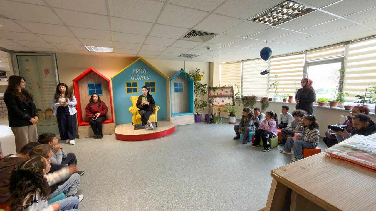 Minik Eller Kitaplarla Buluştu