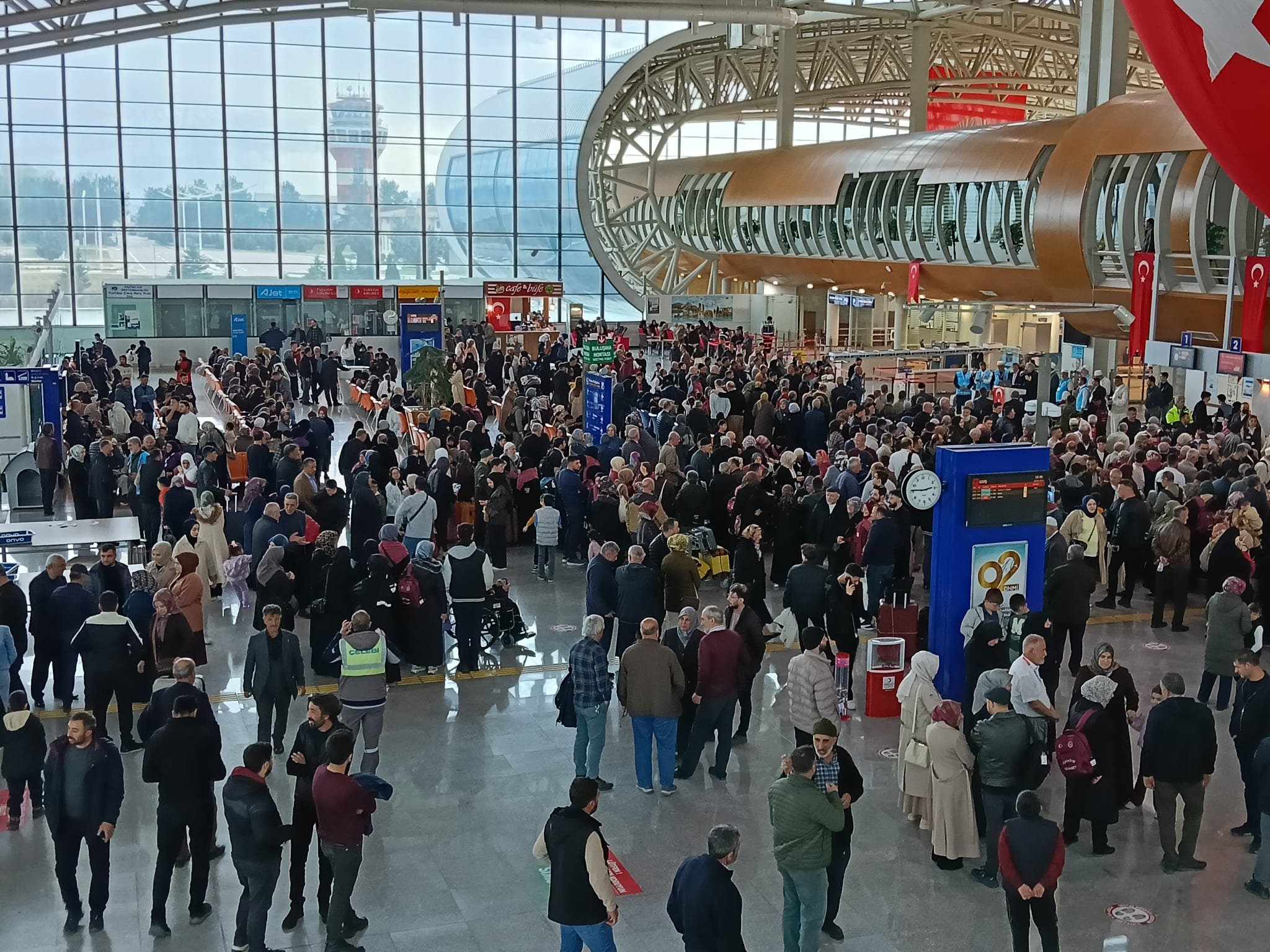 Erzincan’dan 194 Umre Yolcusu Dualarla Uğurlandı