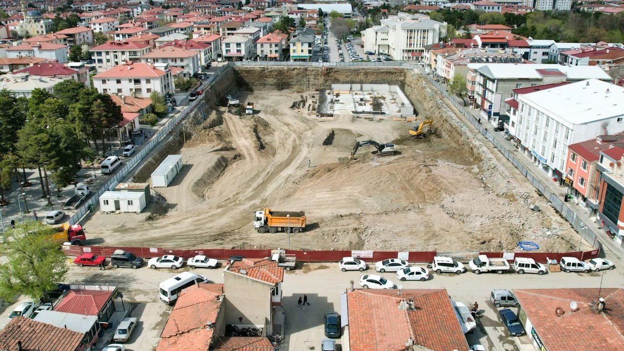 Binali Yıldırım Merkez Çarşısı İnşaatında Çalışmaları Yerinde İnceledi (2) 1280X720