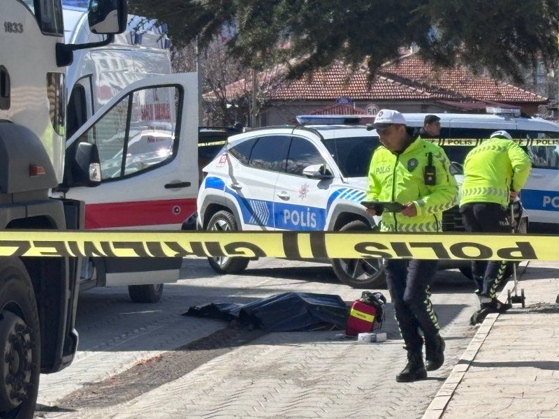 Erzincan’da Feci Kaza: Çöp Kamyonunun Çarptığı Kadın Hayatını Kaybetti