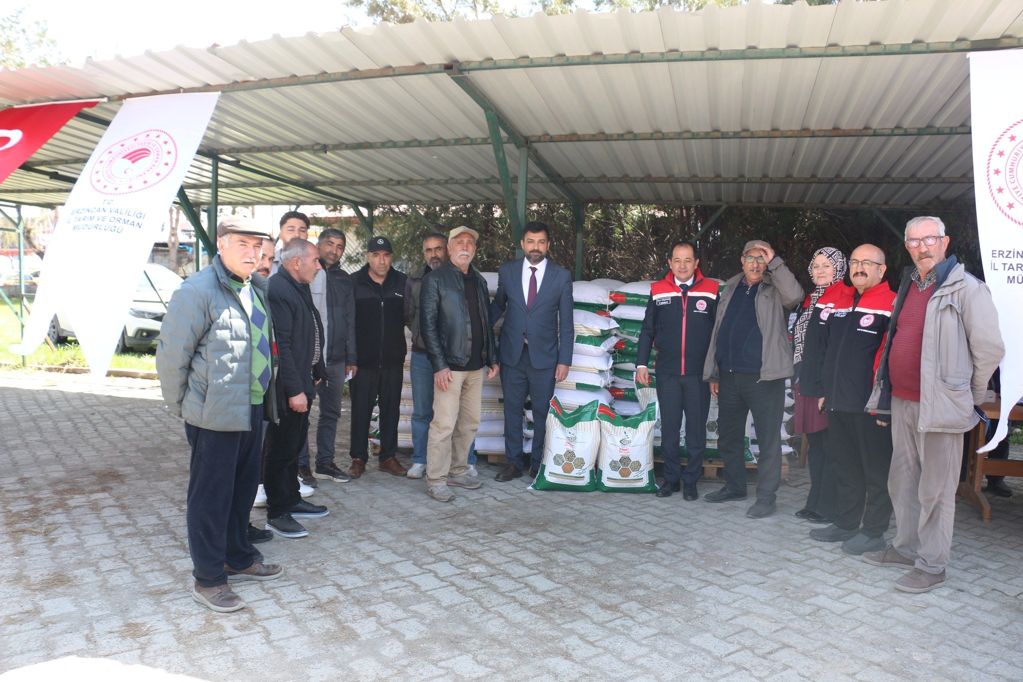 Erzincan’da Kuru Fasulye Üretimine Destek: 56 Çiftçiye Tohum Dağıtıldı