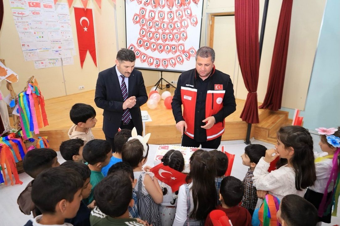 Erzincan’da Çocukların Dilekleri Ağaçta Çiçek Açtı