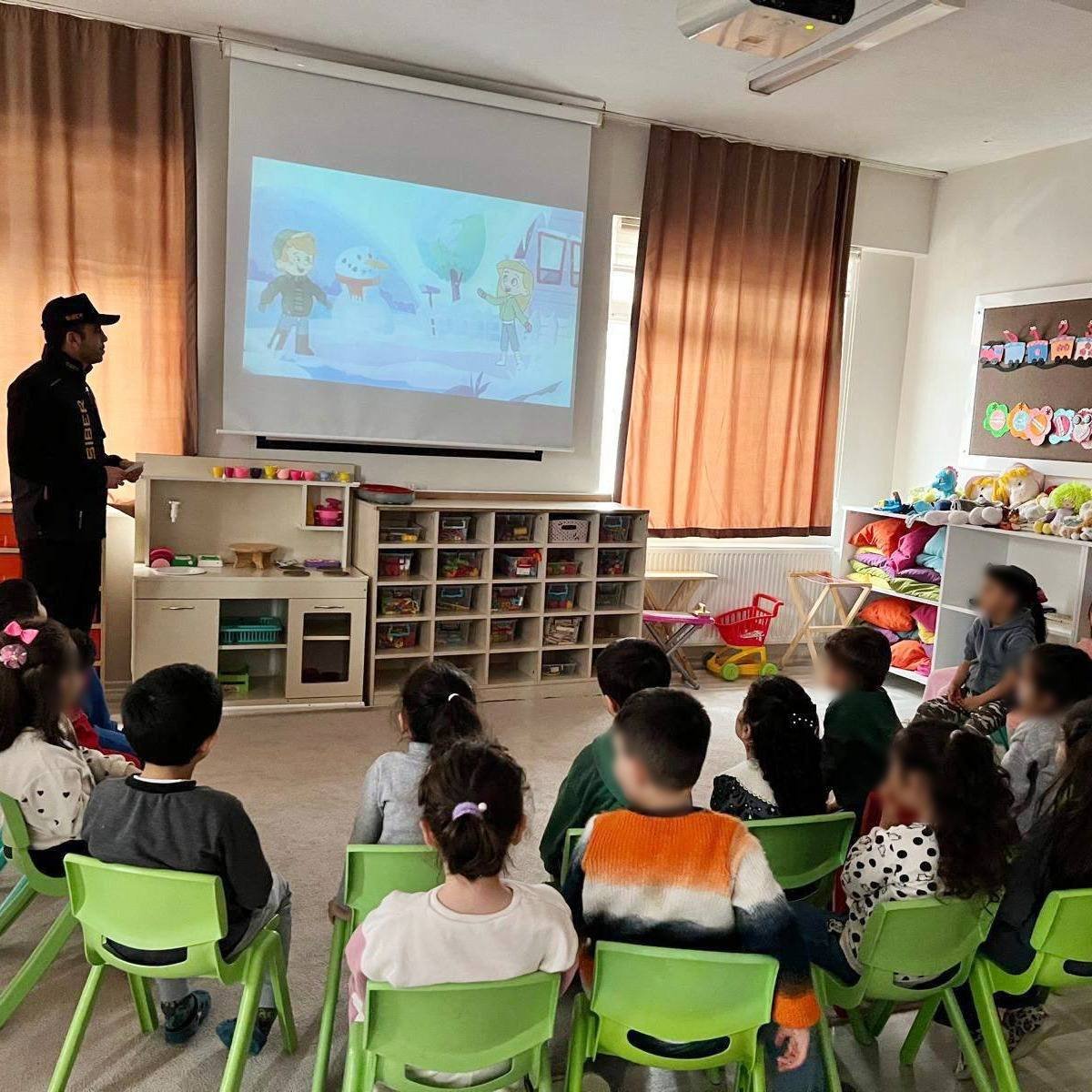 Miniklere Siber Güvenlik Dersi