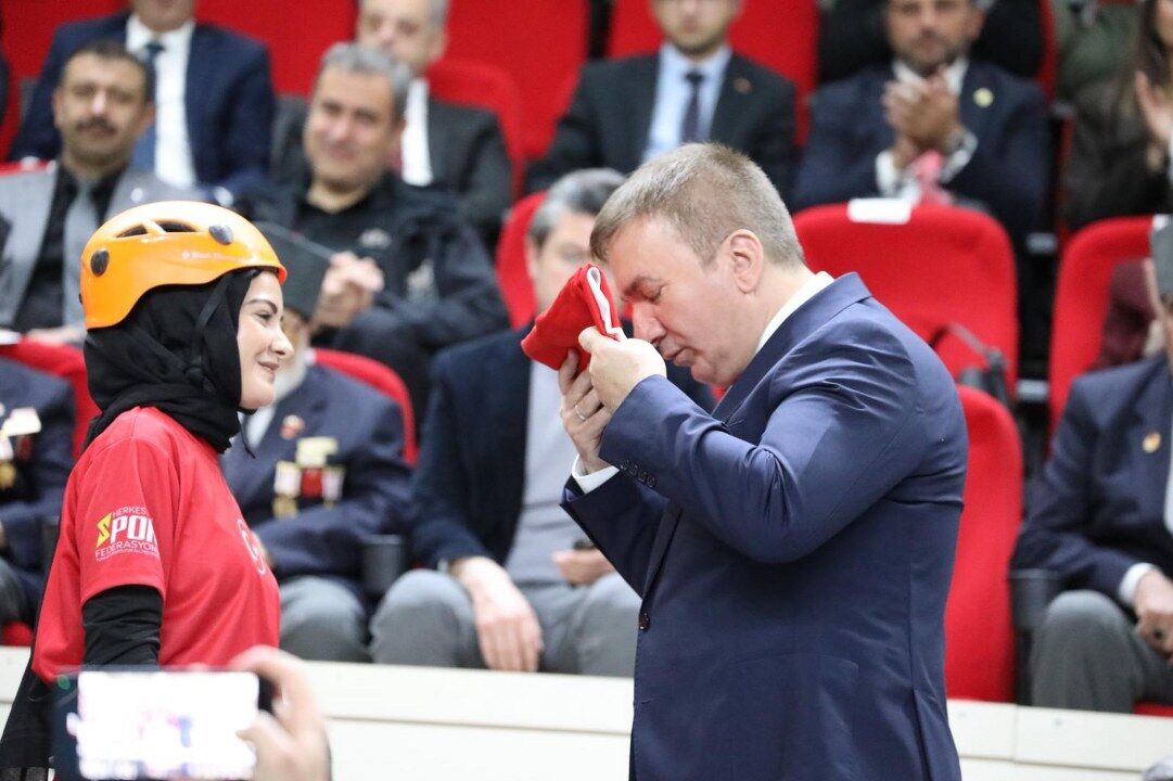 Erzincan’da Salon Yıkıldı! Gençlerin Gösterisi İzleyenleri Büyüledi (1) 1081X720