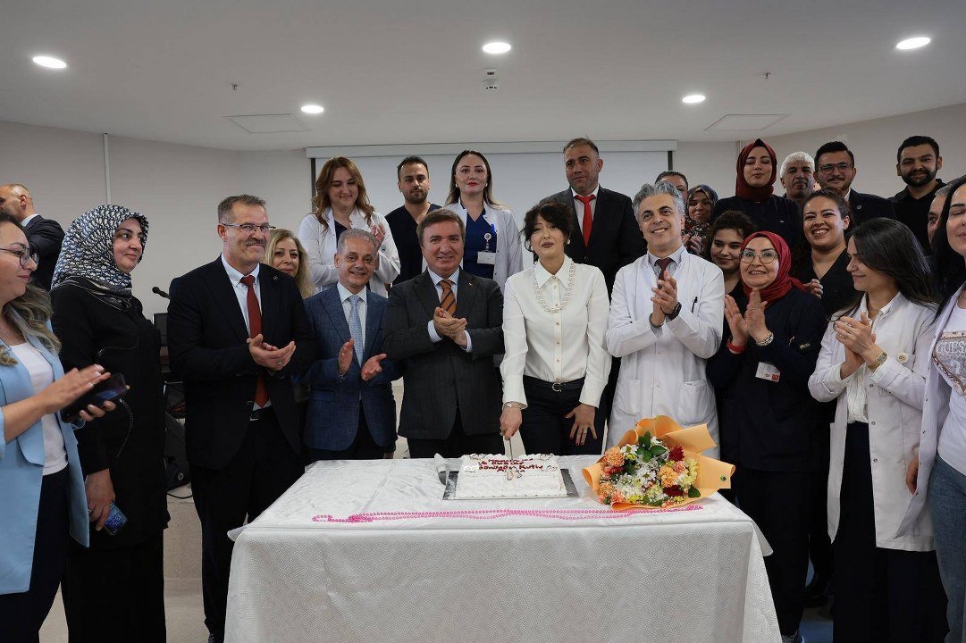 Hastane Korosu Türkülerle Mest Etti (1) 1081X720