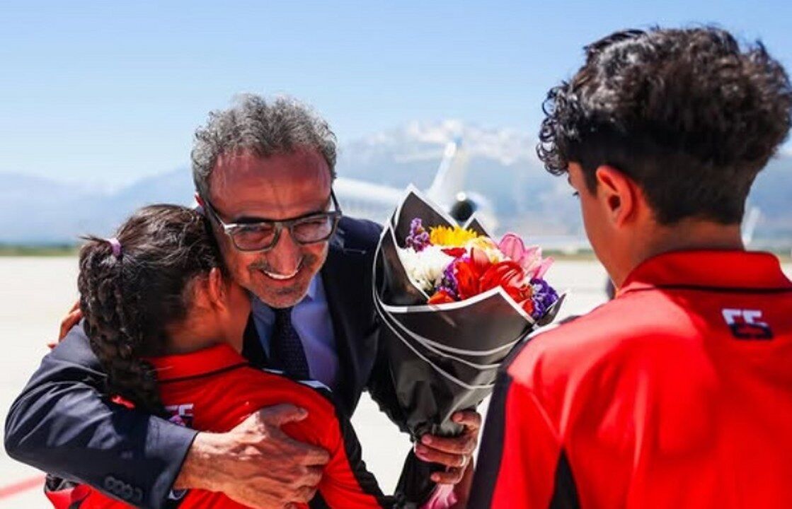 Hamdi Ulukaya’dan Erzincan’a Teşekkür Mesajı En Kıymetli İmzamı Bu Topraklar İçin Attım (2) 1119X720