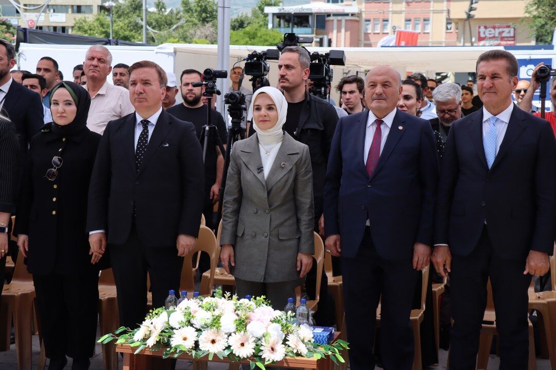 Mahi̇nur Özdemi̇r Göktaş (2) 1080X720