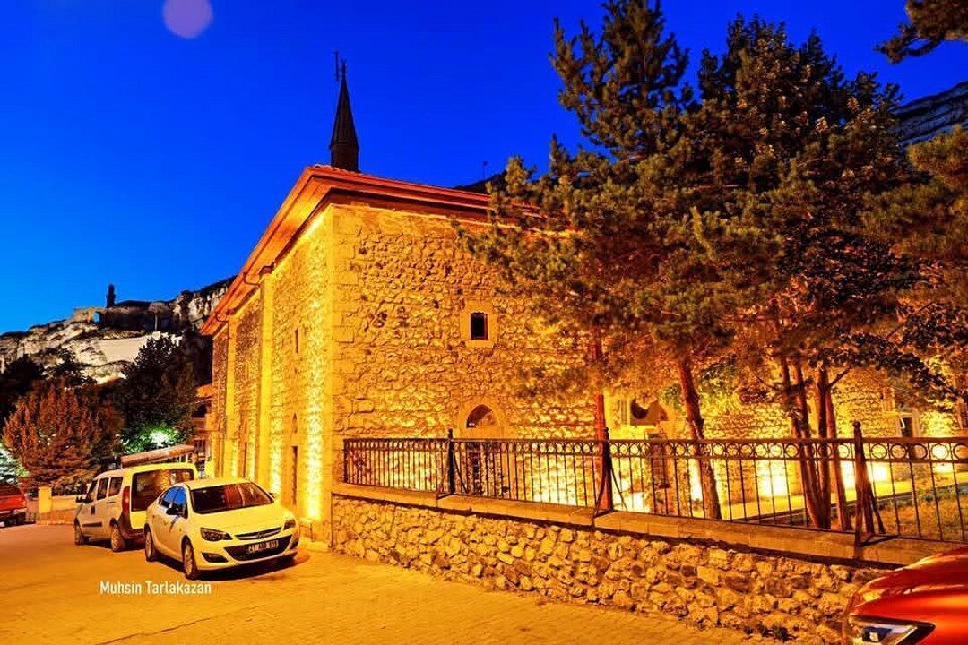 Tarihi Gülabibey Camii Işıklandırmasıyla Göz Kamaştırıyor (2) 1080X720