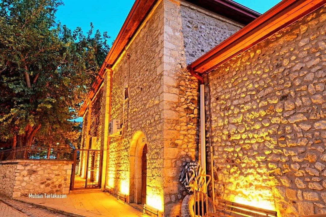 Tarihi Gülabibey Camii Işıklandırmasıyla Göz Kamaştırıyor (3) 1080X720
