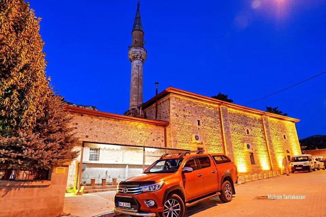Tarihi Gülabibey Camii Işıklandırmasıyla Göz Kamaştırıyor (4) 1080X720