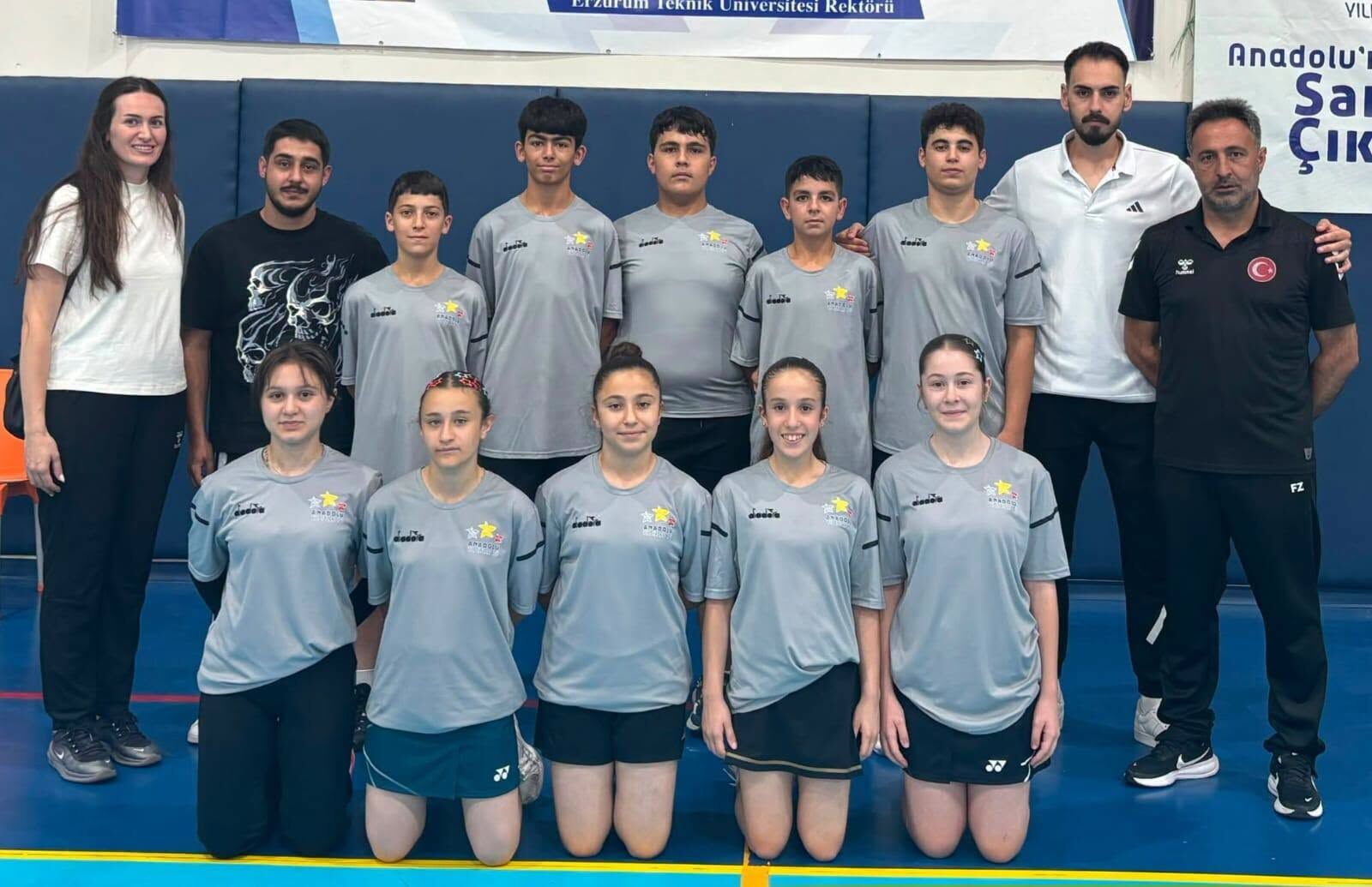 Erzincan badminton takımları ANALİG finallerine yükseldi