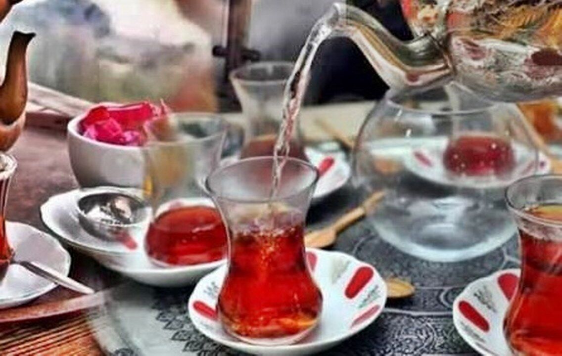 Demlik Seçimi Çayın Lezzetini Kökten Değiştiriyor! İşte Profesyonel Çay Demlemenin Sırları