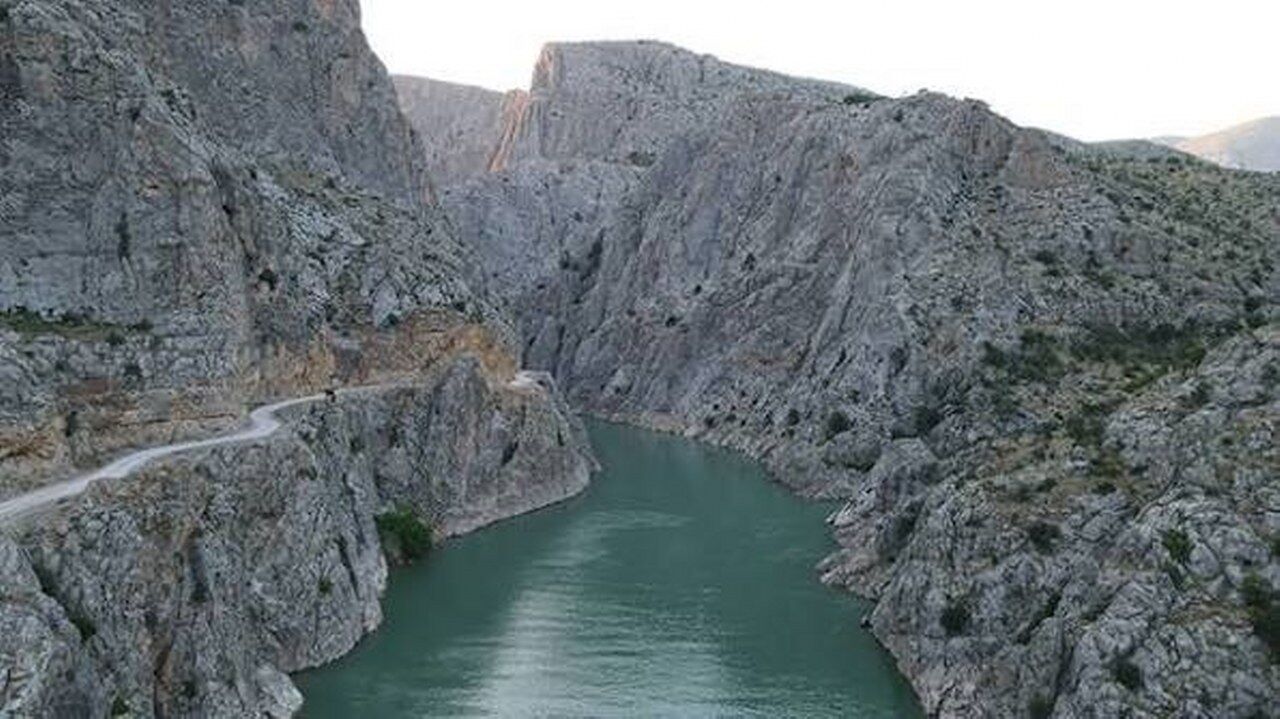 Karanlık Kanyon 1280X719