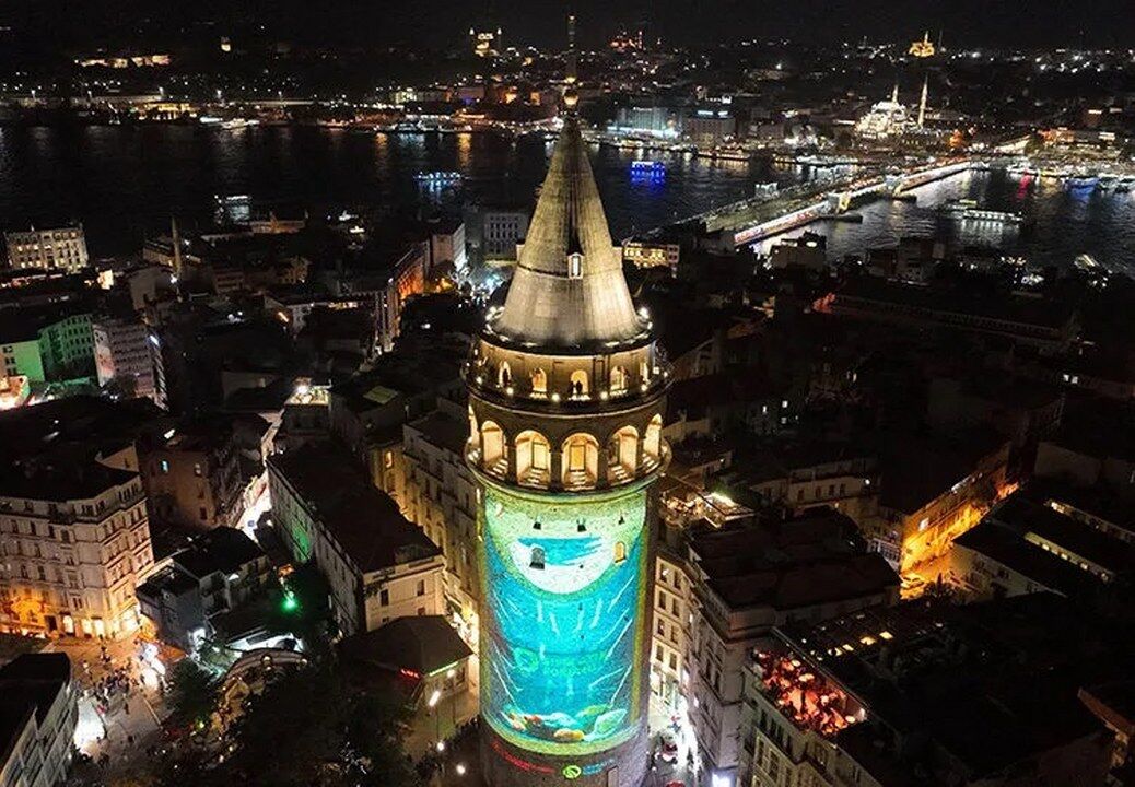 Aksam Isiklandirmali Tarihi Galata Kulesi Manzarasi