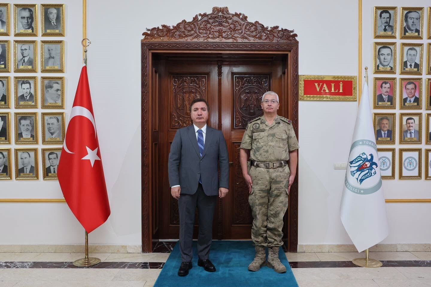 Erzincan Valisi Aydoğdu, İl Jandarma Komutanı Altundarak'ı kabul etti