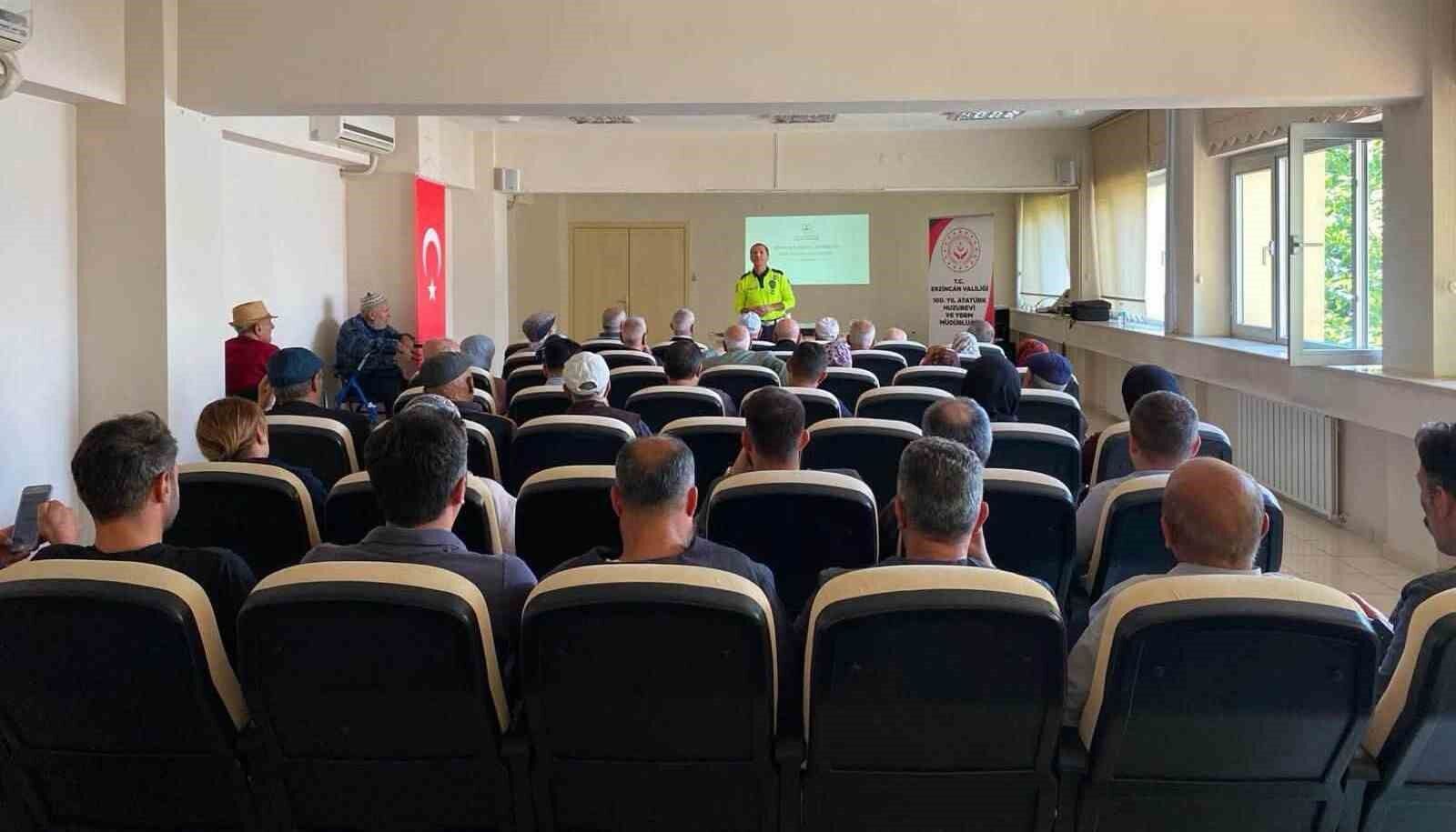 Erzincan'da huzurevi sakinleri ve çalışanlarına trafik güvenliği eğitimi
