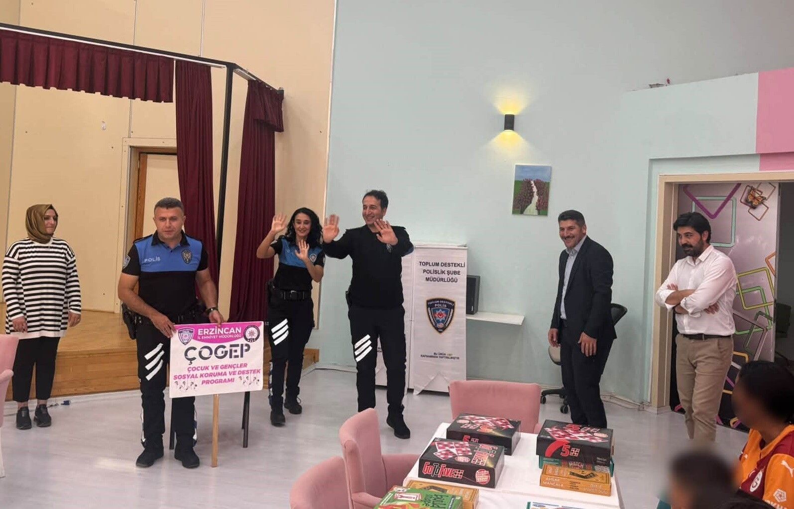 Erzincan'da Sevgi Evlerinde kalan çocuklara akıl ve zeka oyunları kursu