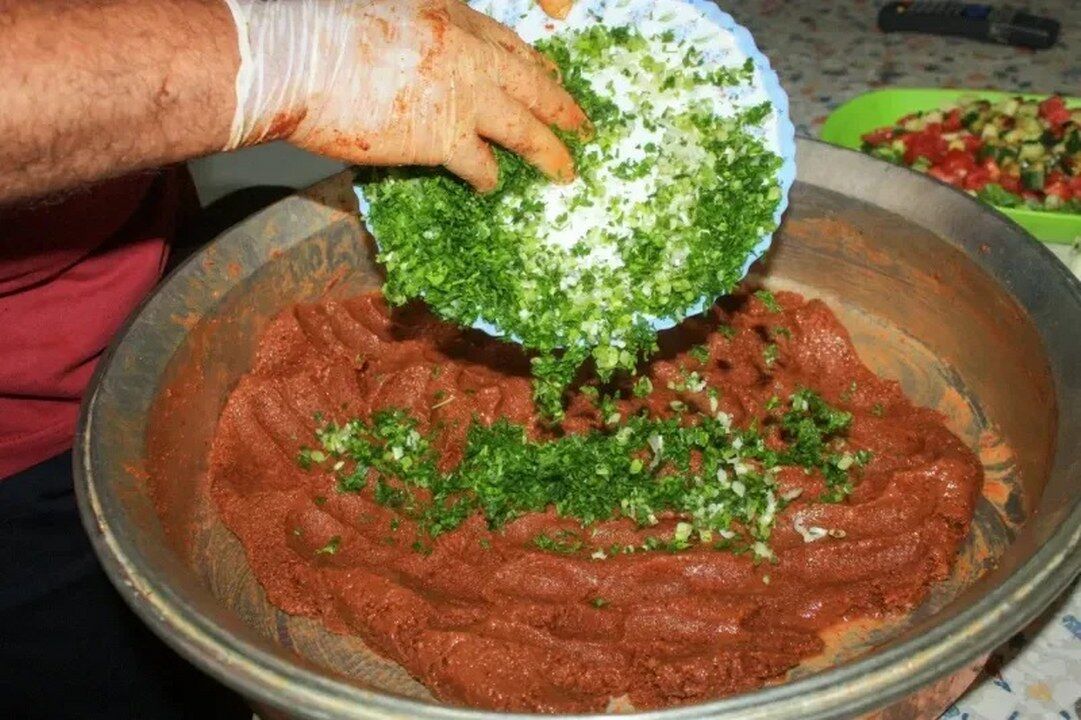 Evde Urfa Cig Kofte Yogurma Asamalari Ve Tarifi
