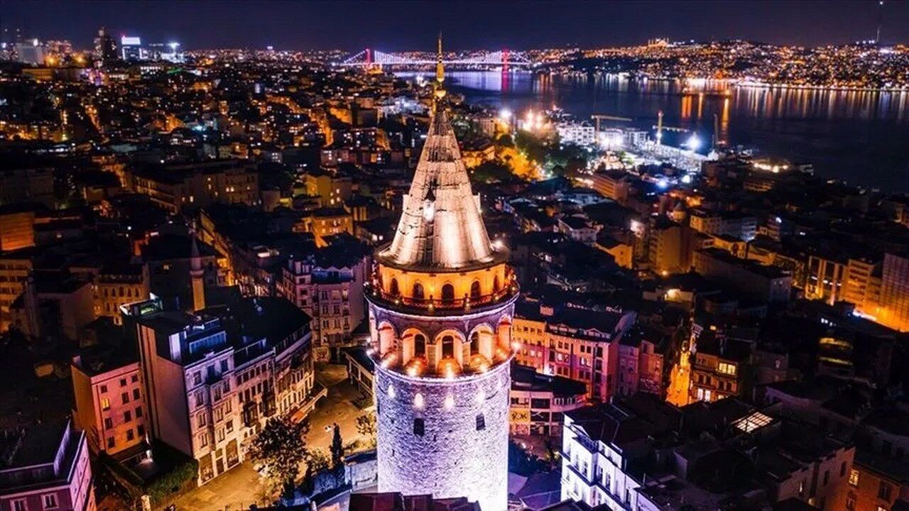 Gece Muzeciligi Galata Kulesinden Istanbul Isiklari