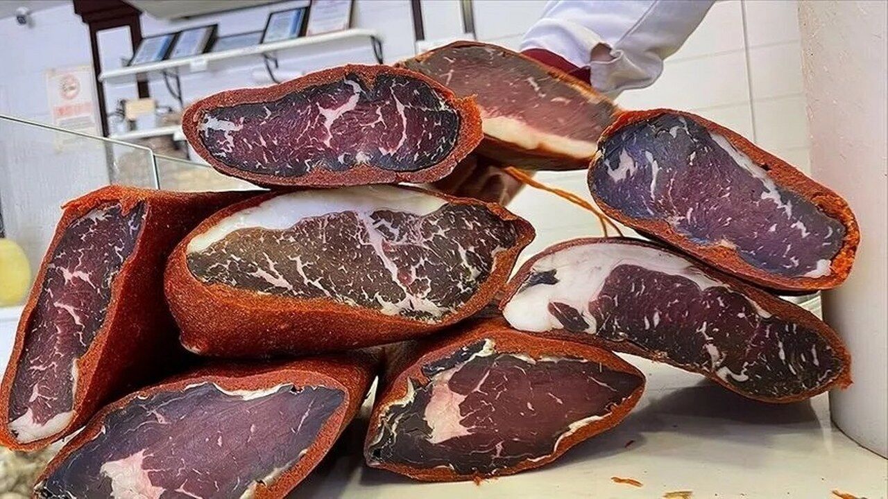Gerçek Kayseri Pastırması Nasıl Anlaşılır? AB Tescilli Lezzetin Sırları, Fiyatları ve Tam Ölçülü 2 Özel Tarif!