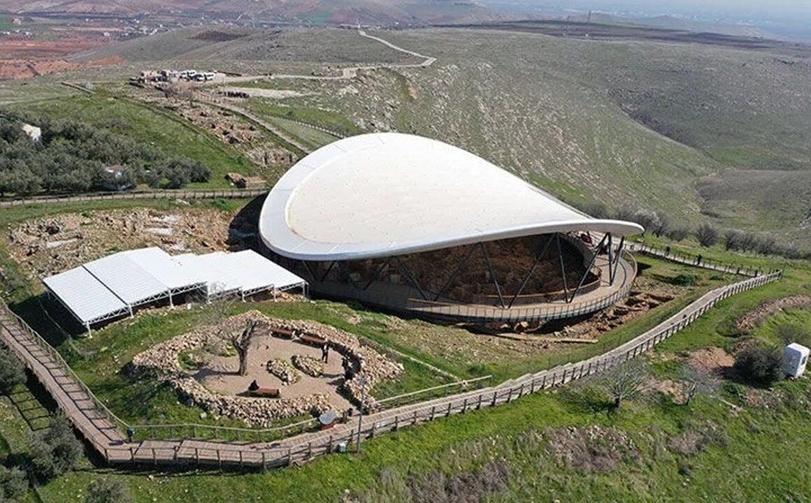 Tarihi Değiştiren Gizem: Göbekli Tepe’nin Sırları ve Dünyanın En Eski Heykeli "Urfa Adamı" Hakkında Bilmediğiniz Detayla