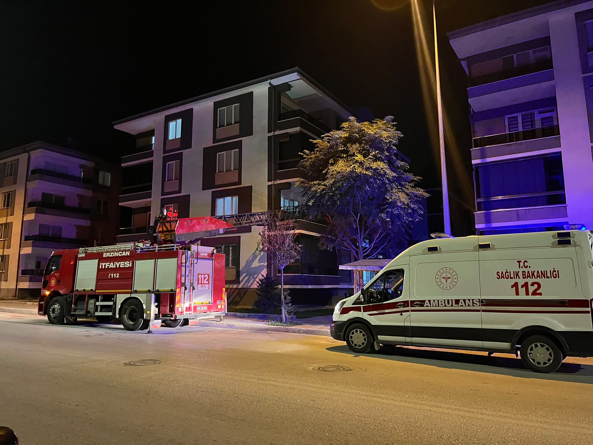 Erzincan’da Dairede Mahsur Kalan Kişiyi İtfaiye Kurtardı