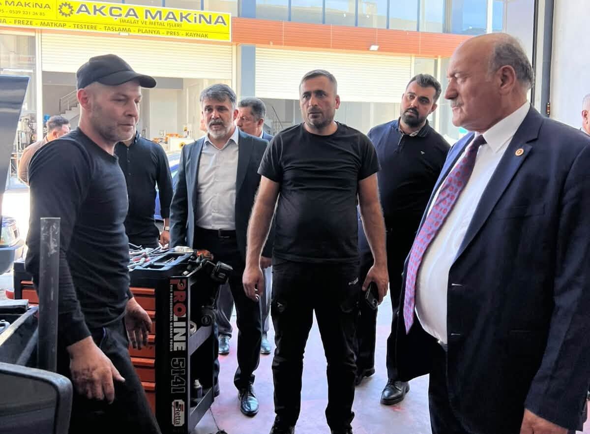 AK Parti’den Yeni Sanayi Sitesi’nde Esnaf Buluşması