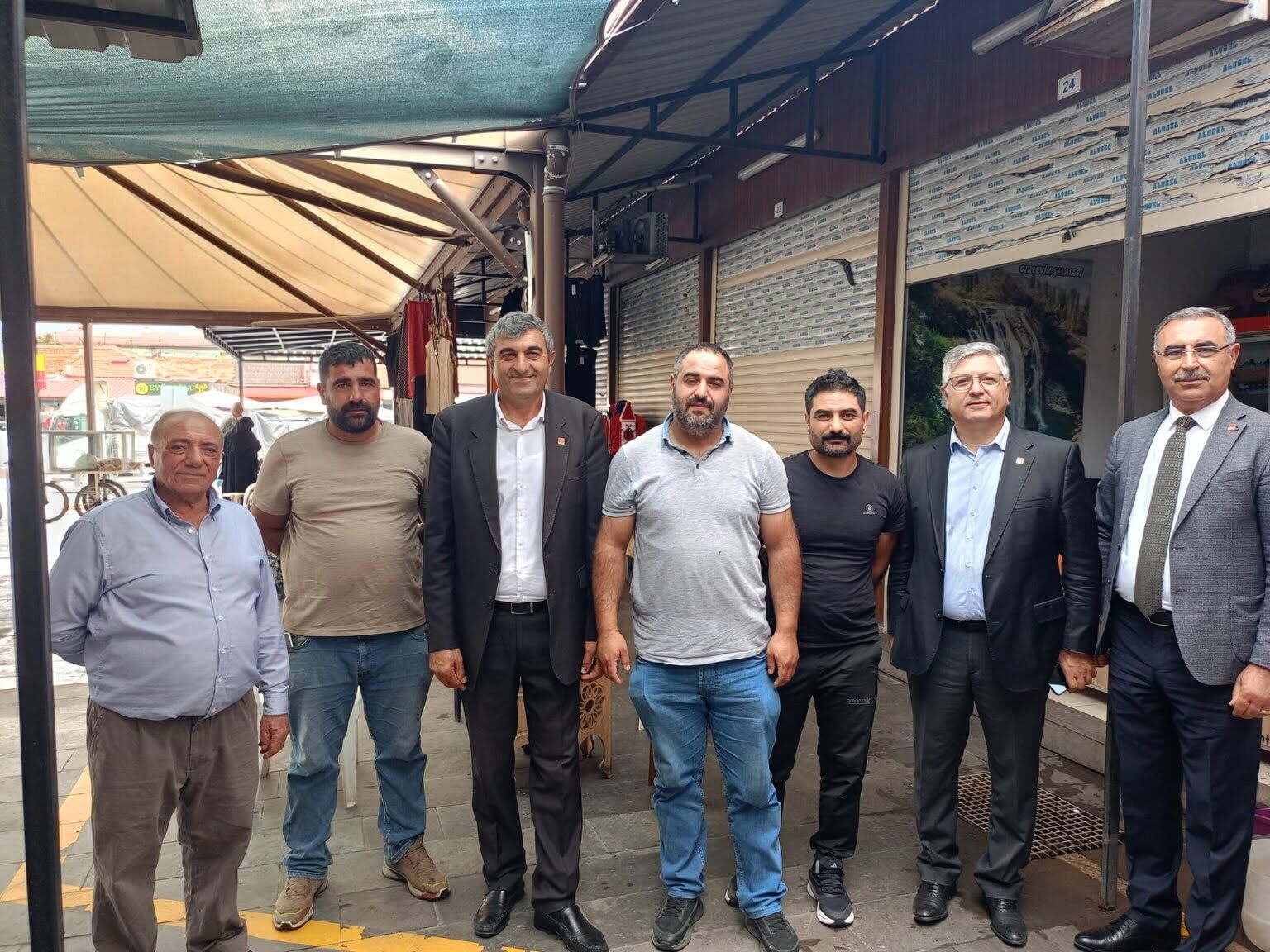 Akdağ Buğday Pazarı’nda üretici ve esnafın sorunlarını dinledi