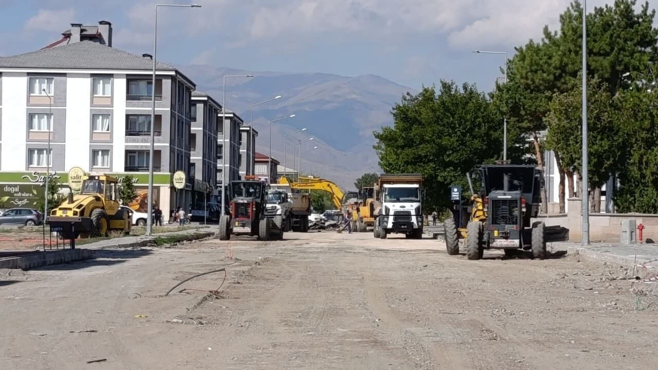 Sultan Melik Caddesi Asfaltlama Çalışmaları 1