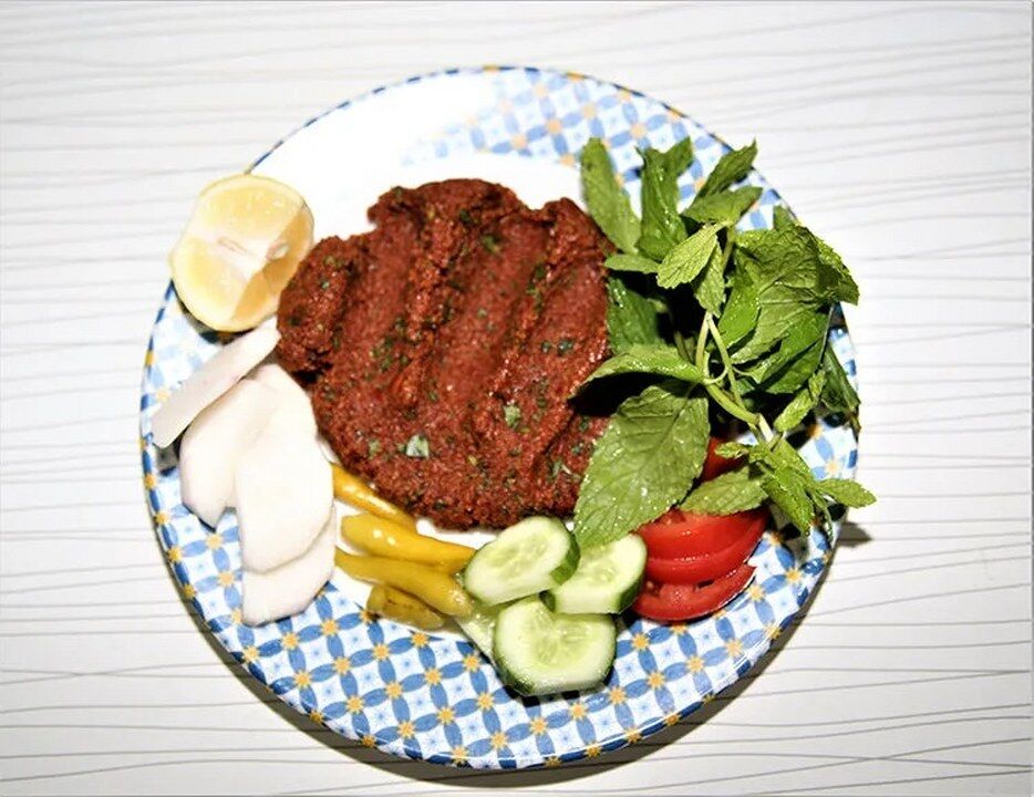 Tescilli Sanliurfa Cig Koftesi Ve Acik Ekmek