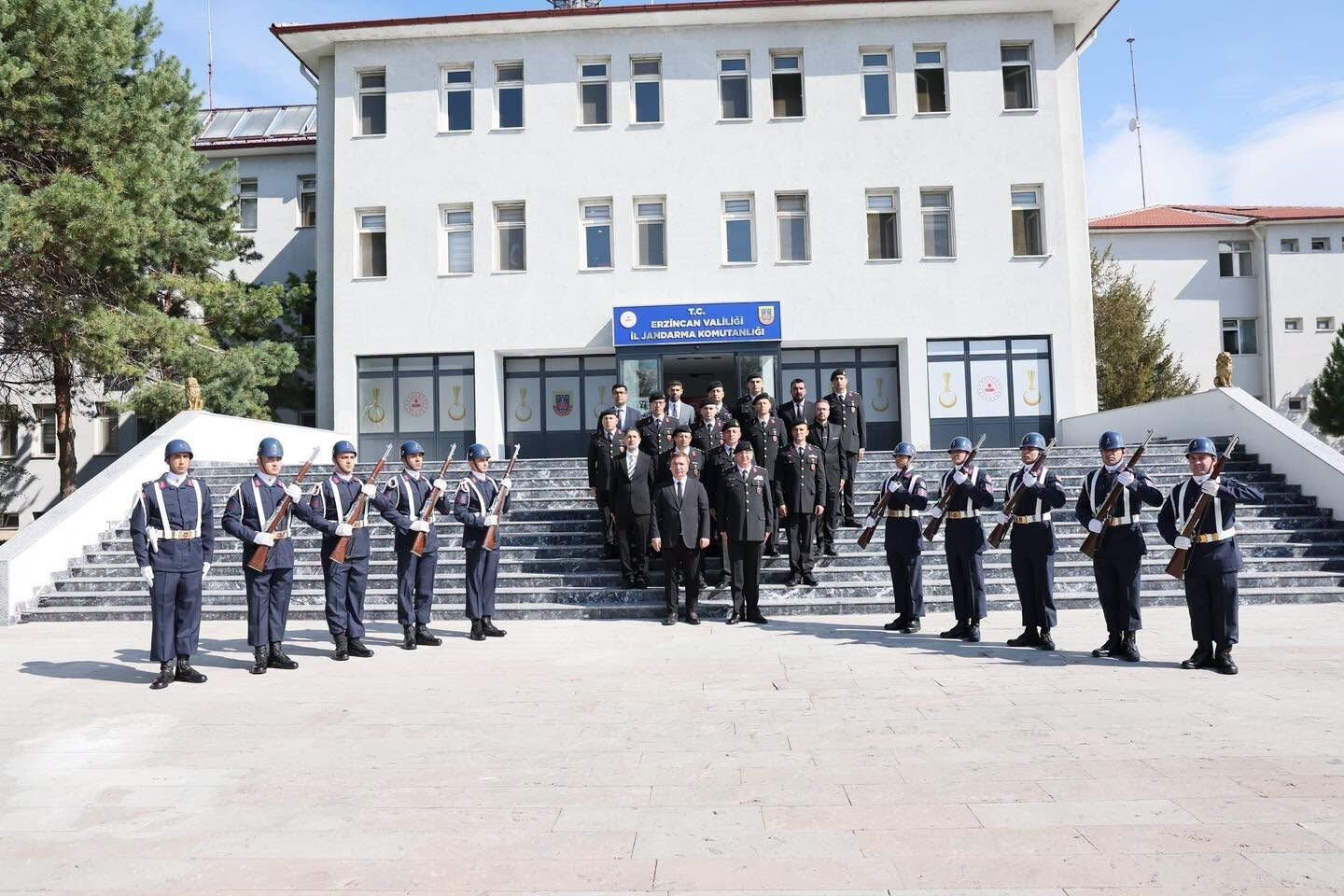 Vali Aydoğdu'dan İl Jandarma Komutanı Altundarak'a iade-i ziyaret