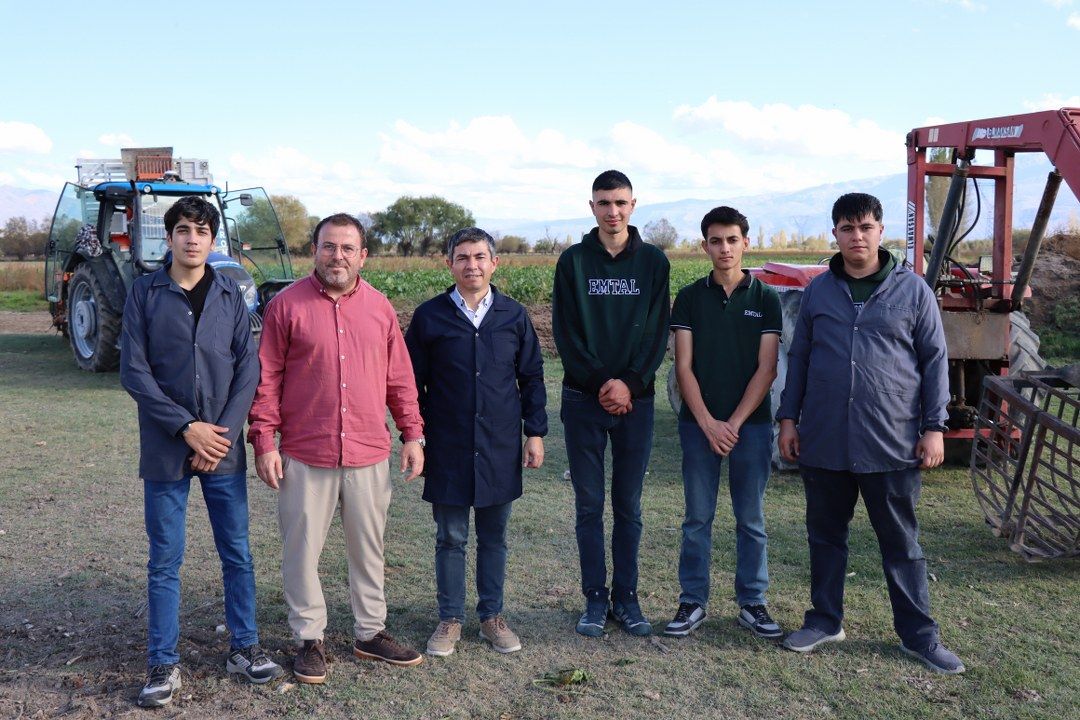 Erzincan Mesleki Ve Teknik Anadolu Lisesi Öğretmen Ve Öğrencileri